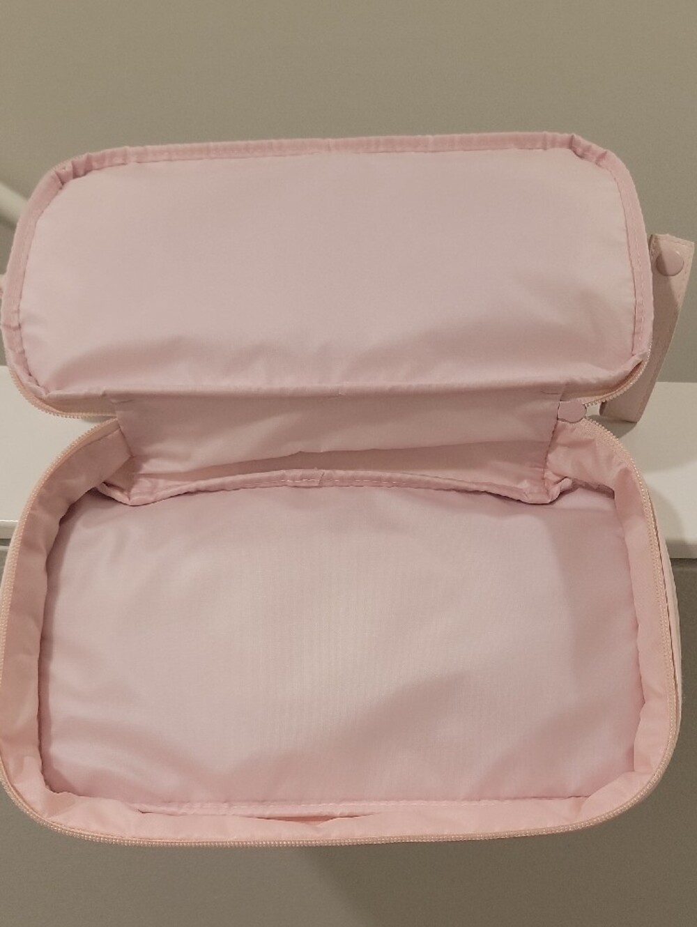 Sold-- Beis Dopp Kit - Picture 4 of 7